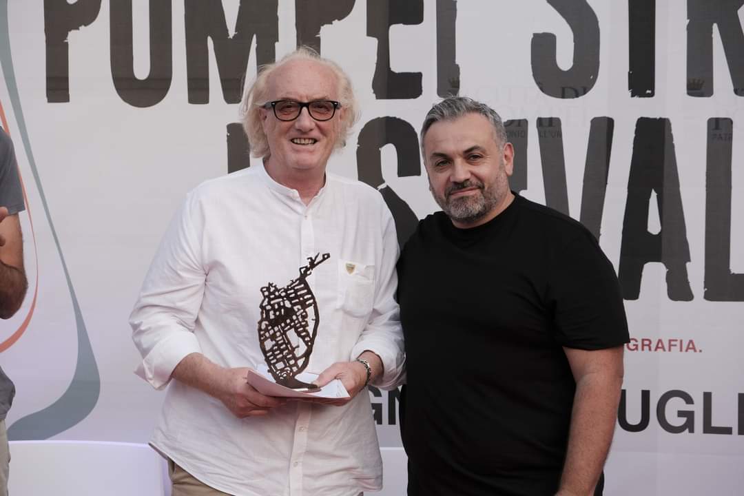 Massimo D'Alessandro riceve il Premio come Migliore Documentario Archeologico al Pompei Film Festival per il documentario "Ecco che cominciamo a dipinger con la pietra"