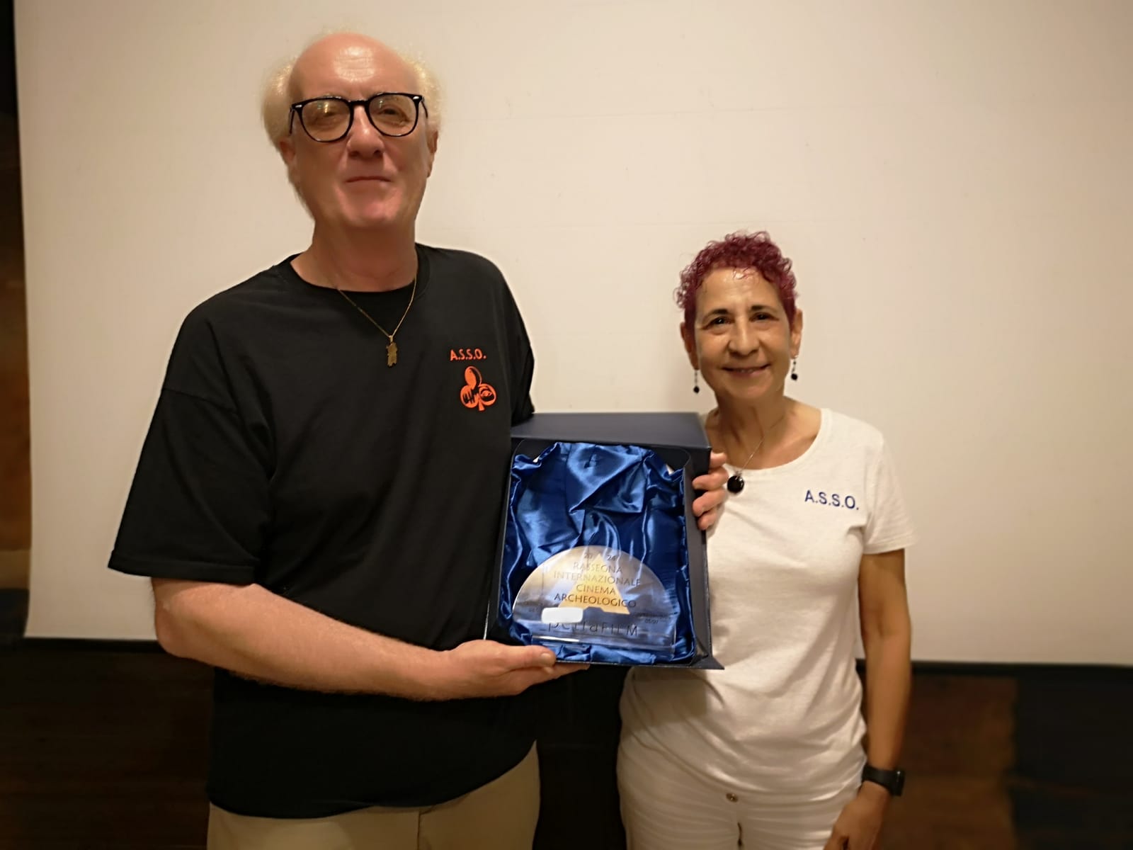 Massimo D'Alessandro and Maria Teresa Pilloni received the Audience Award at the Cremona and Cavriana Archaeological Film Festival in 2023 for the documentary “Men and Gods, the Sea and the Sacred”